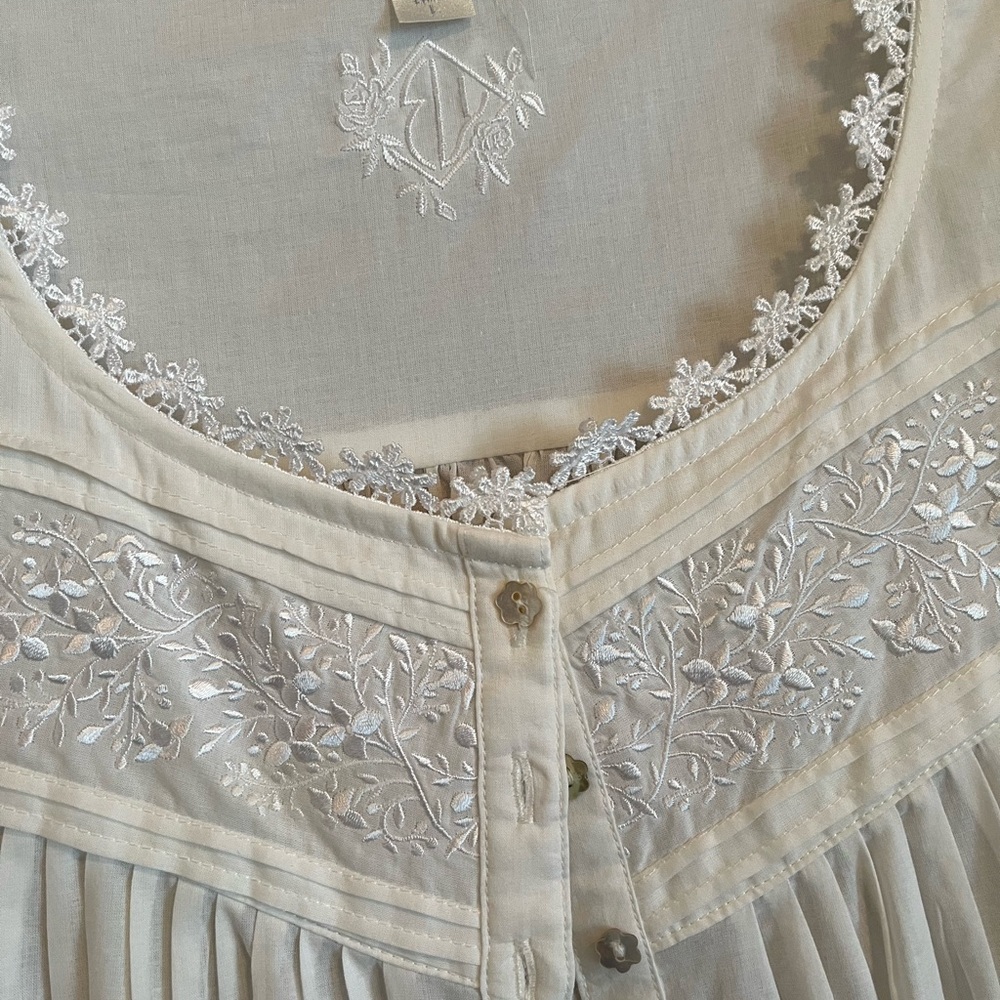 Eileen West Cream Floral Embroidered Nightgown or Robe